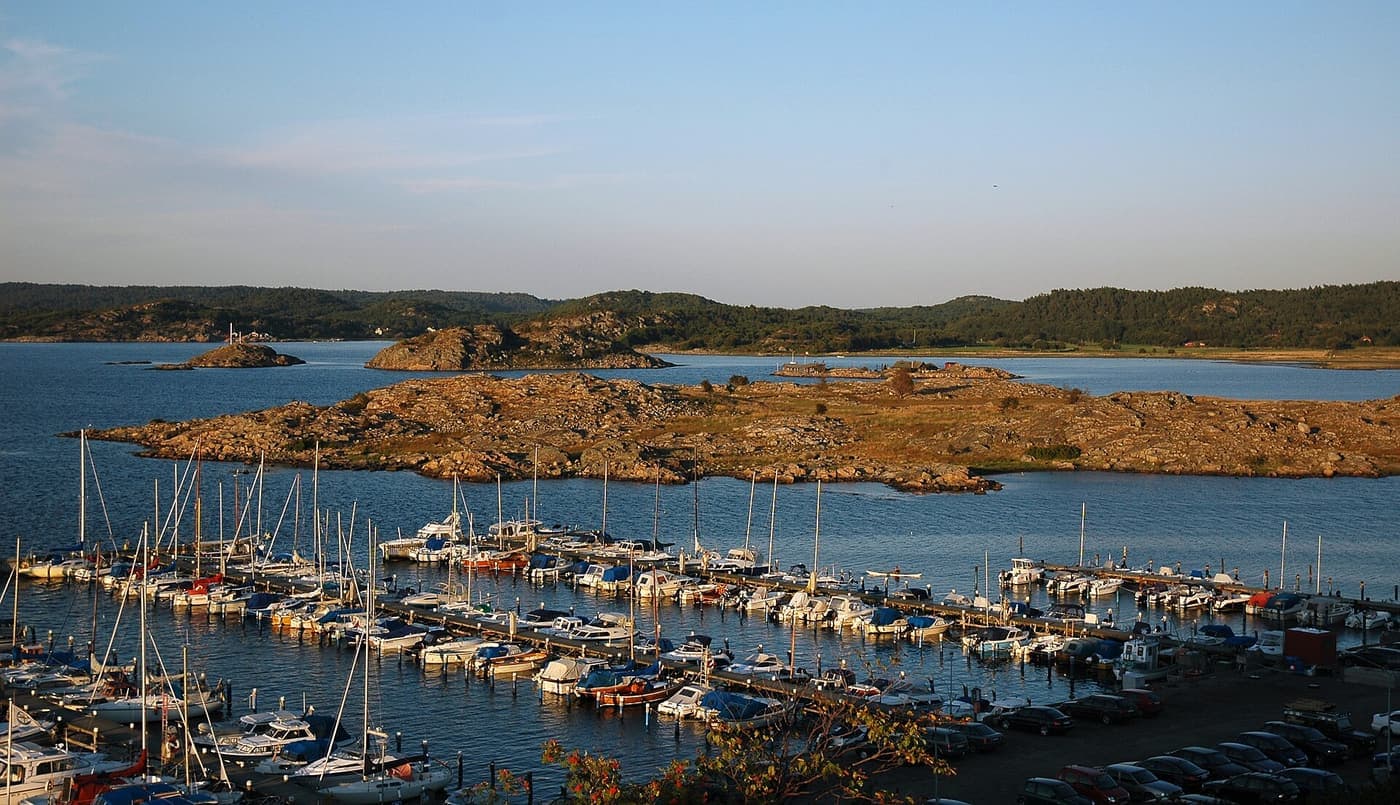 Sjöbod med brygga vid Gottskärs hamn — 2