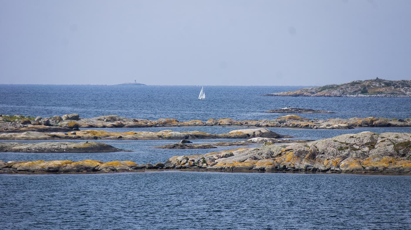 Arkitektritat gästhus med skärgårdsutsikt